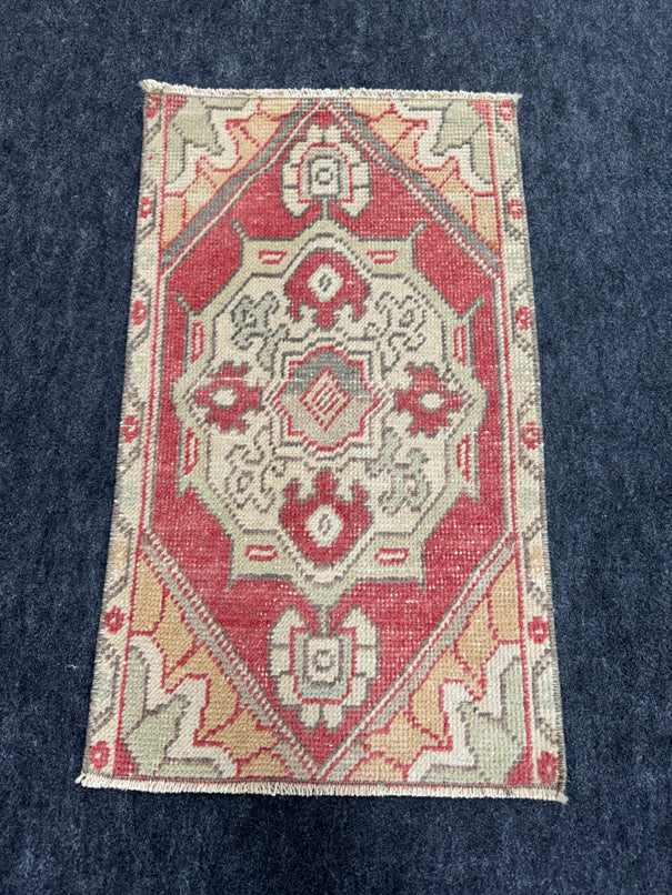 Turkish Yastik Rug 1'5" x 2'5" #23803
