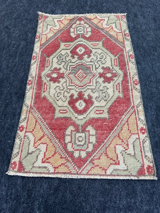 Turkish Yastik Rug 1'5" x 2'5" #23803