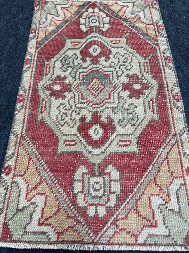 Turkish Yastik Rug 1'5" x 2'5" #23803