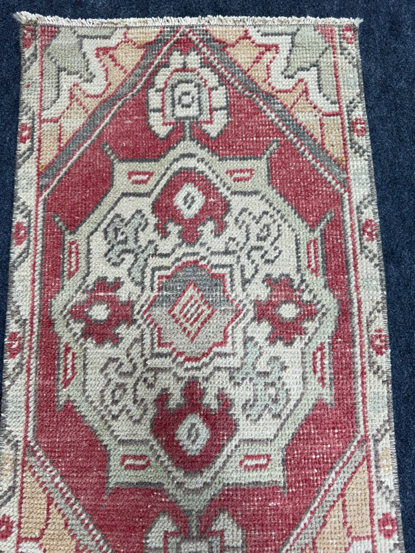 Turkish Yastik Rug 1'5" x 2'5" #23803