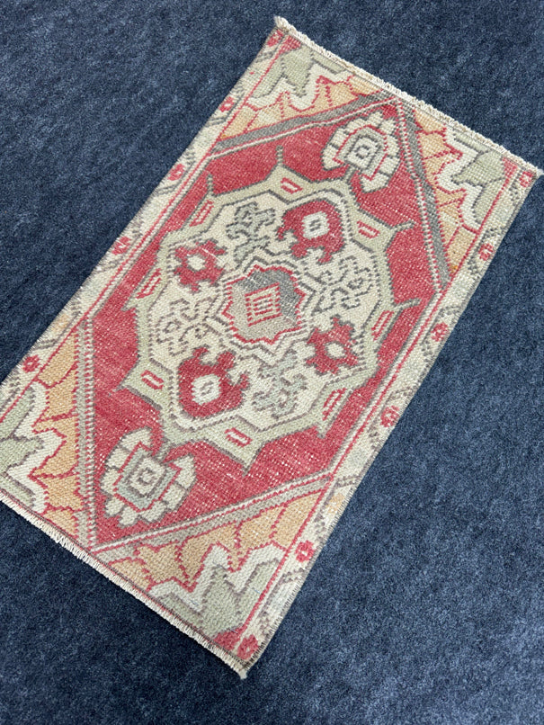 Turkish Yastik Rug 1'5" x 2'5" #23803