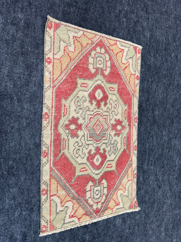 Turkish Yastik Rug 1'5" x 2'5" #23803