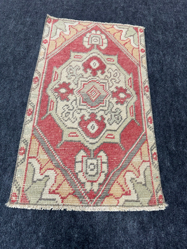 Turkish Yastik Rug 1'5" x 2'5" #23803