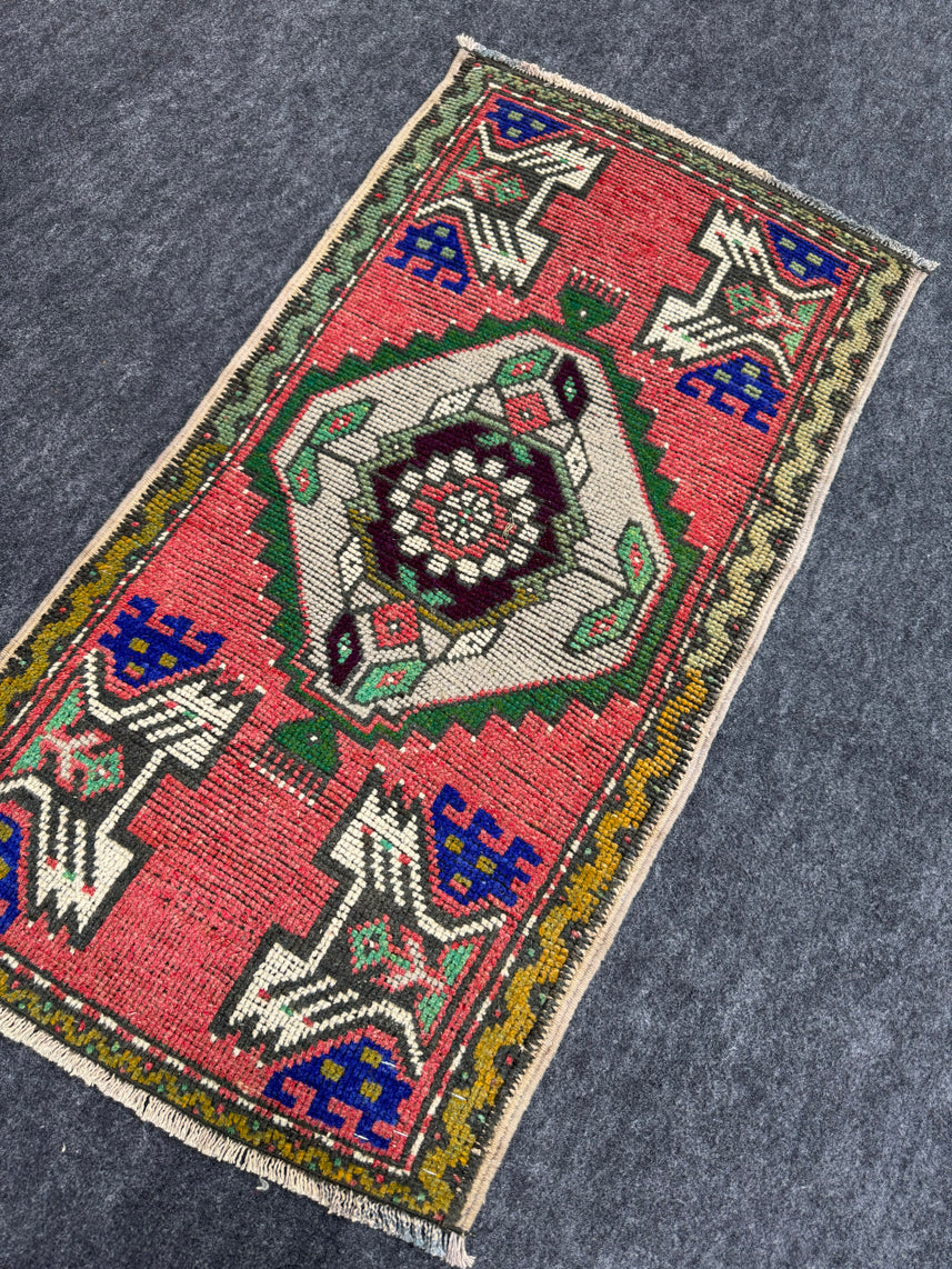 Turkish Yastik Rug 1'8" x 3'1" #23801