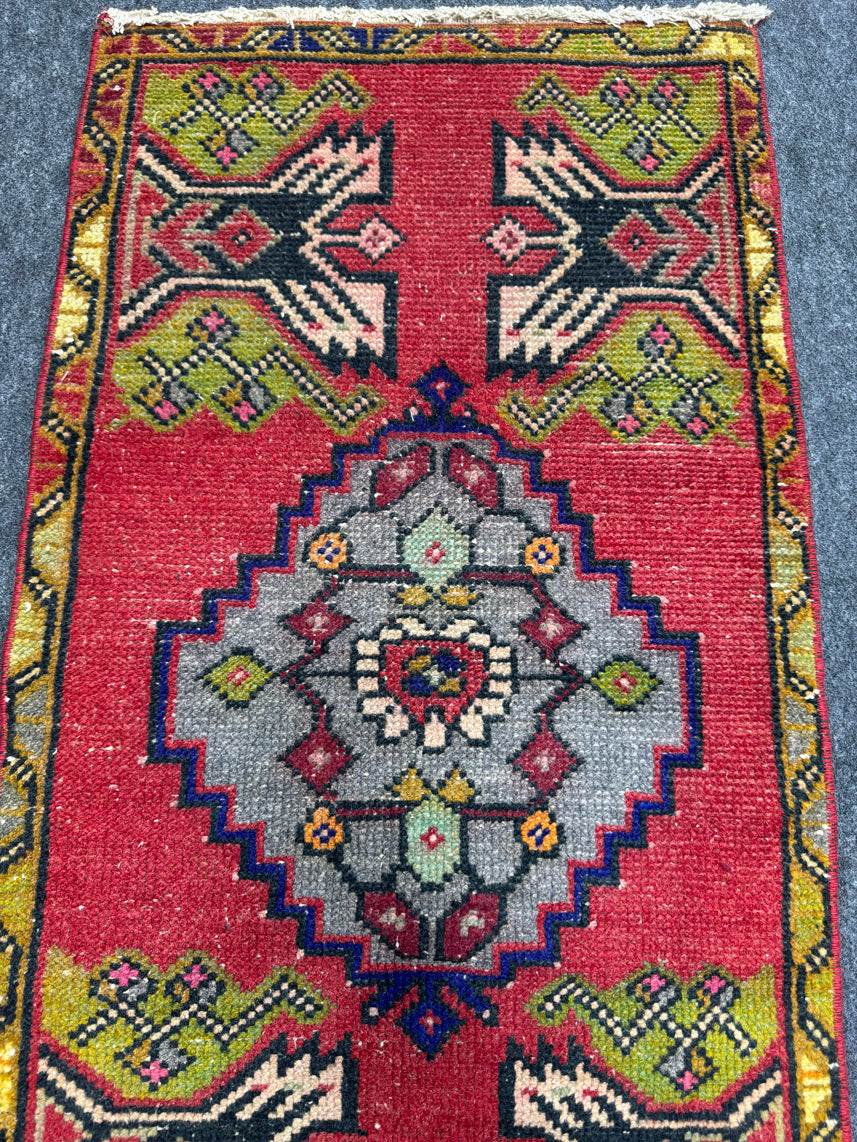 Turkish Yastik Rug 1'8" x 3'1" #23799
