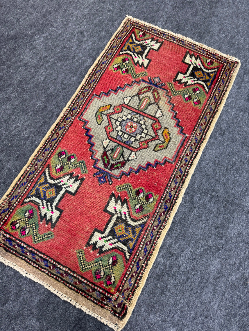 Turkish Yastik Rug 1'8" x 3'4" #23795