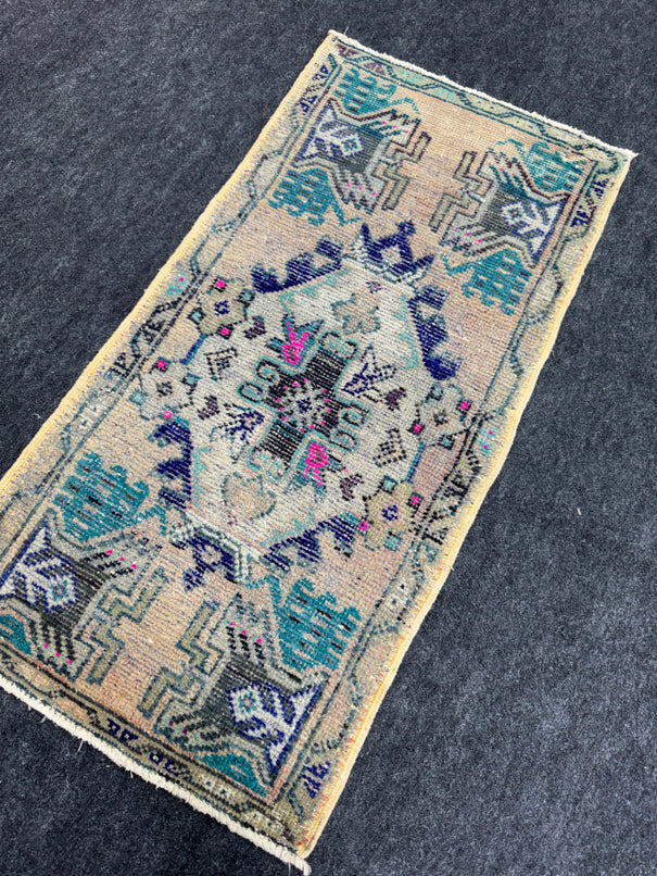 Turkish Yastik Rug 1'7" x 3'2" #23785