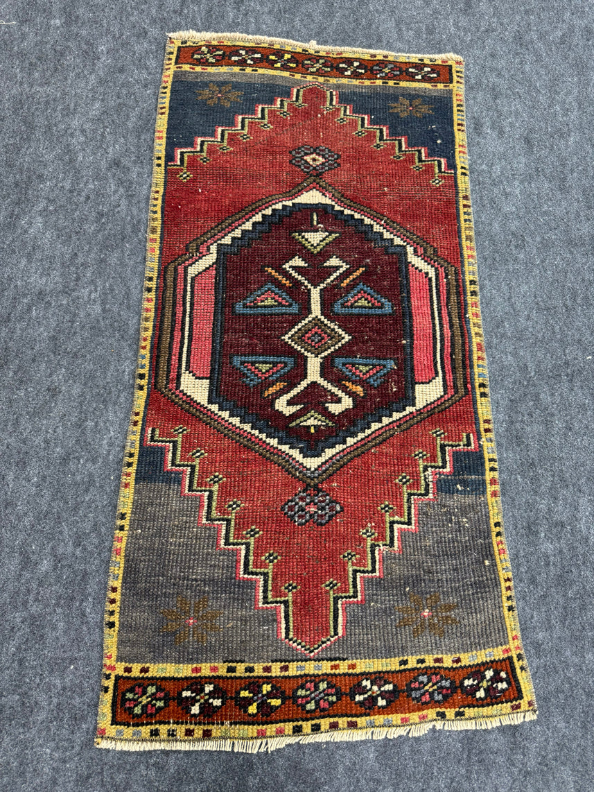 Turkish Yastik Rug 1'9" x 3'7" #23784