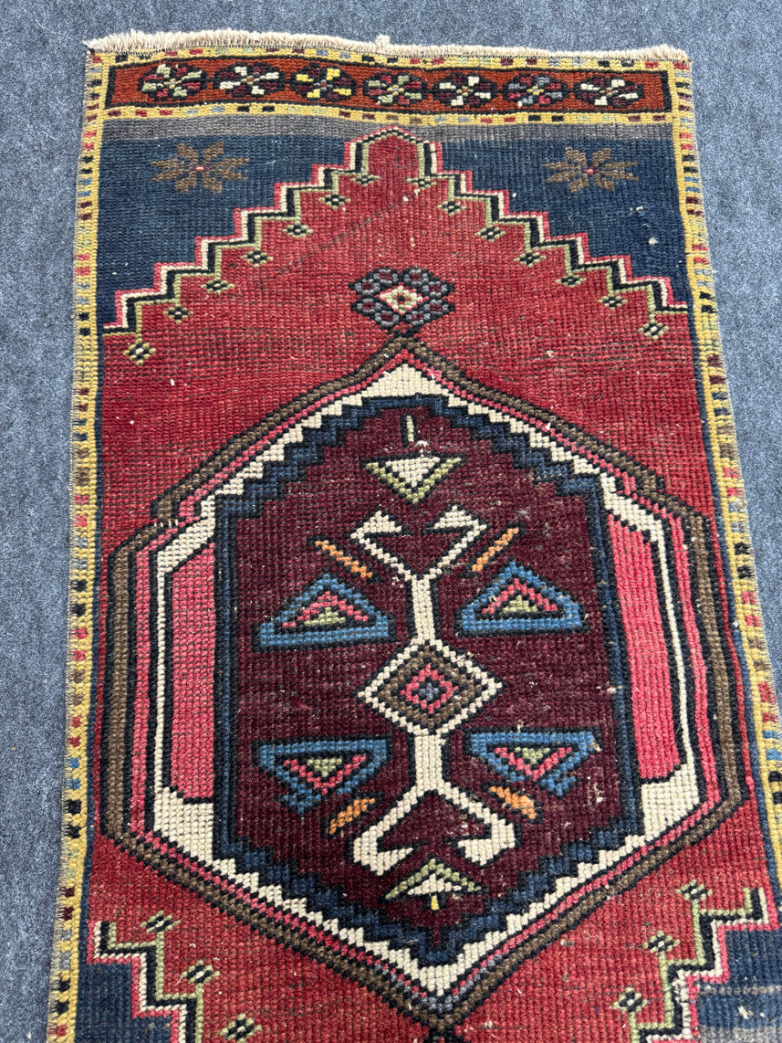 Turkish Yastik Rug 1'9" x 3'7" #23784