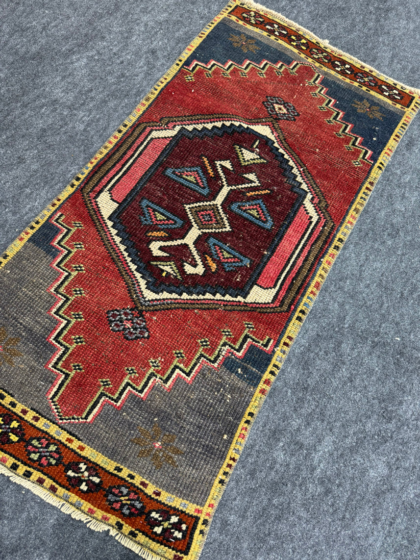 Turkish Yastik Rug 1'9" x 3'7" #23784