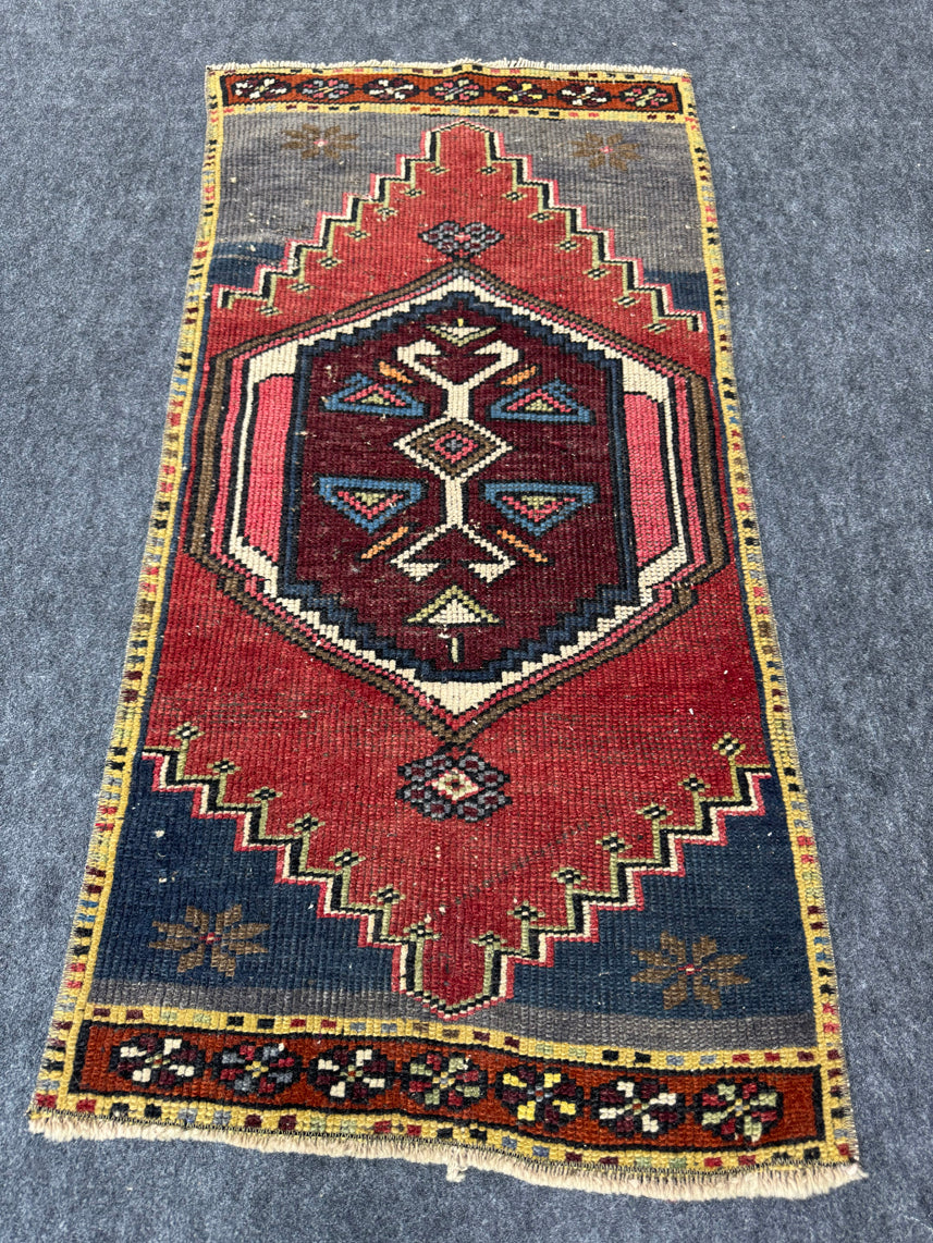 Turkish Yastik Rug 1'9" x 3'7" #23784