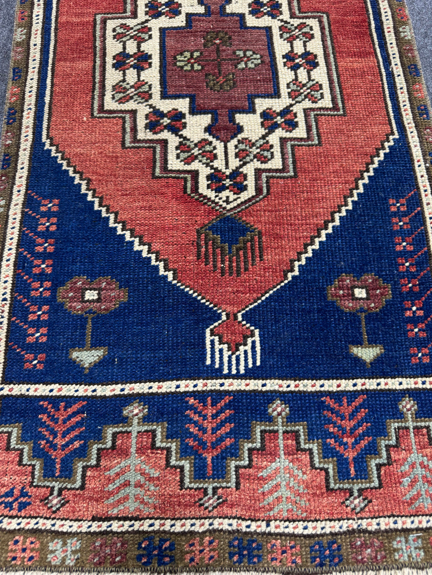 Turkish Yastik Rug 1'8" x 3'8" #23783