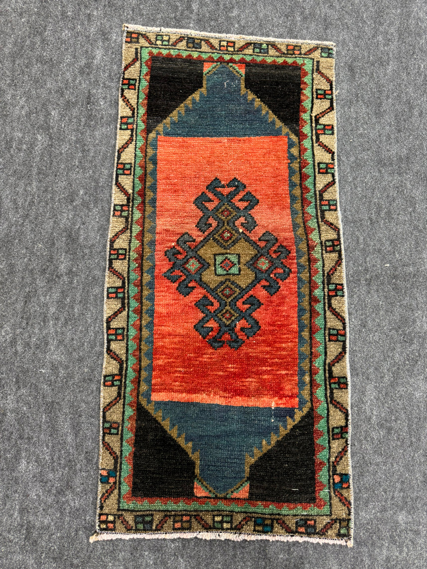 Turkish Yastik Rug 1'5" x 3' #23781