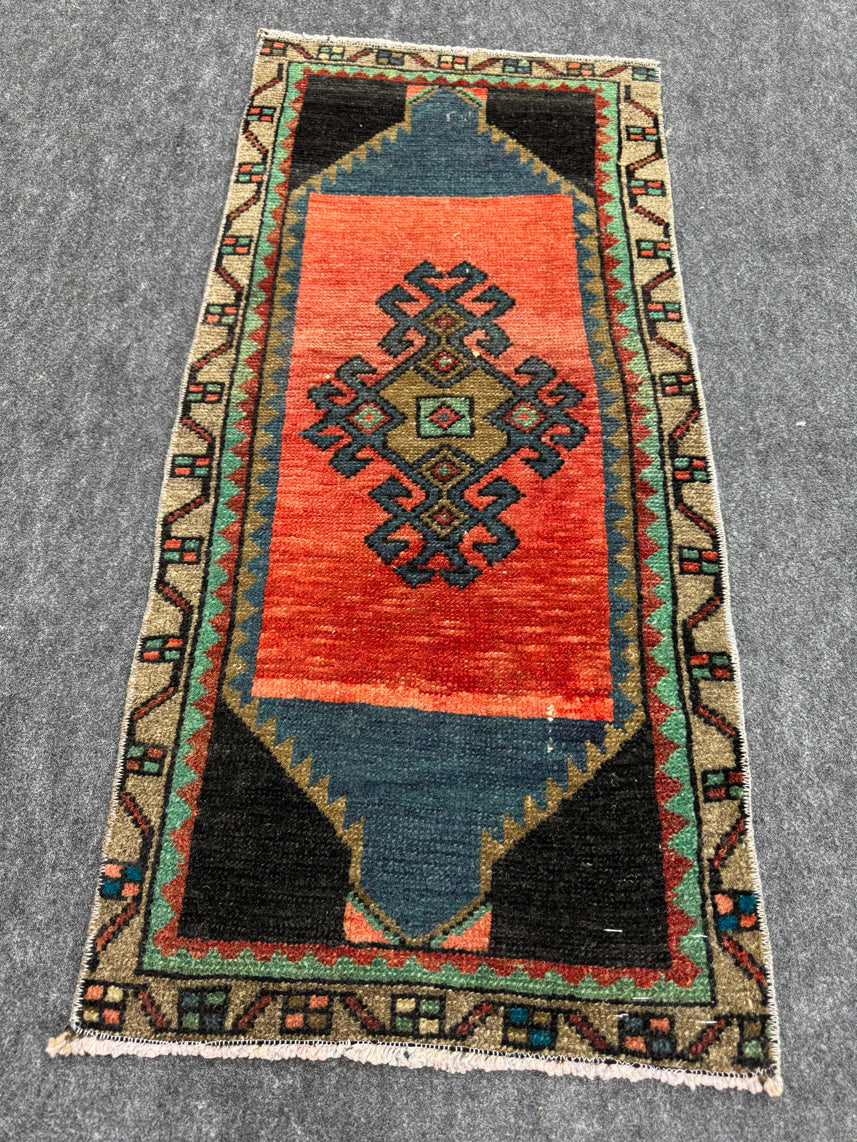 Turkish Yastik Rug 1'5" x 3' #23781