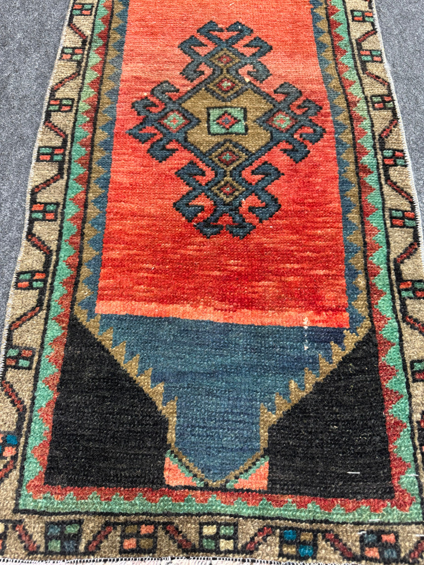 Turkish Yastik Rug 1'5" x 3' #23781