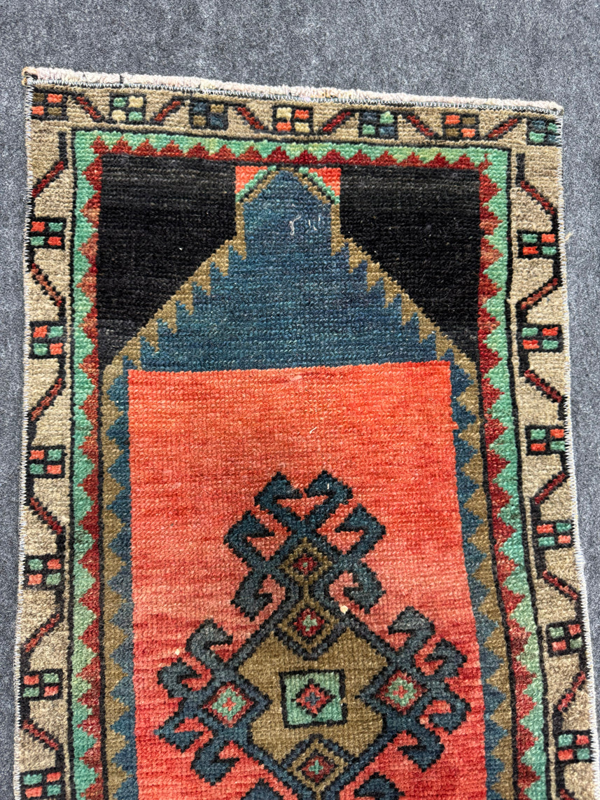 Turkish Yastik Rug 1'5" x 3' #23781