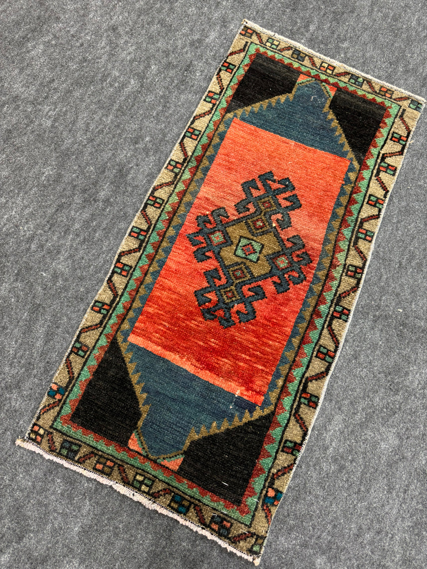 Turkish Yastik Rug 1'5" x 3' #23781