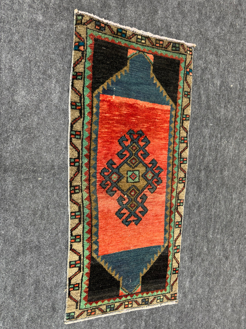 Turkish Yastik Rug 1'5" x 3' #23781