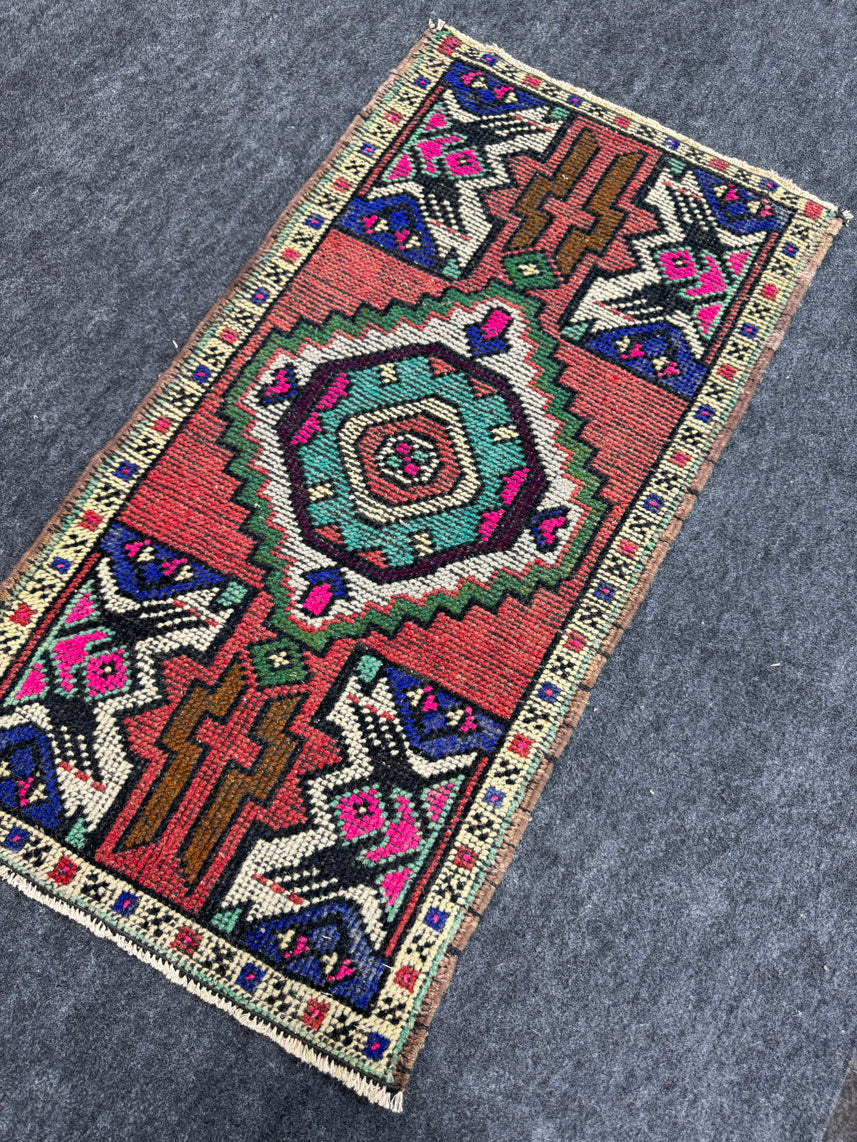 Turkish Yastik Rug 1'8" x 3'2" #23772