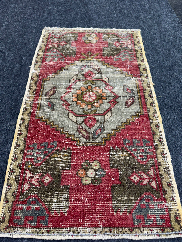 Turkish Yastik Rug 1'9" x 3'1" #23774