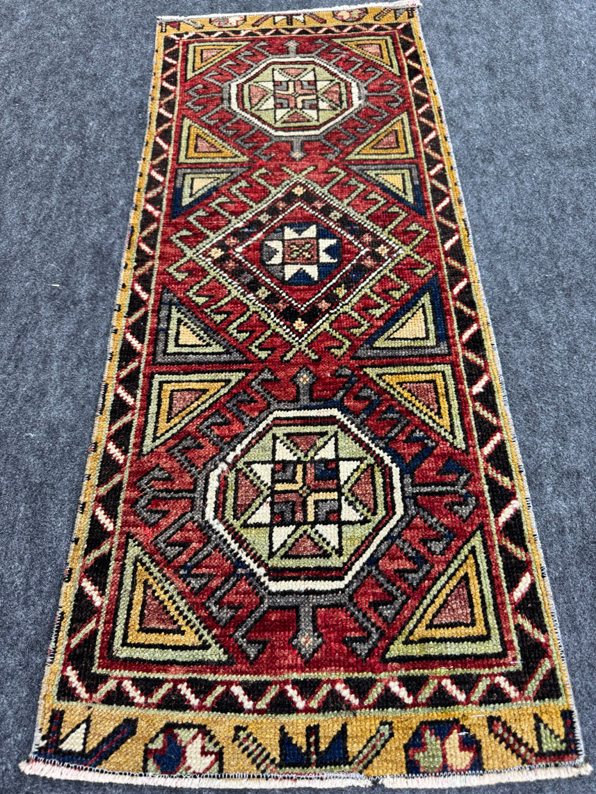 Turkish Yastik Rug 1'5" x 3'6" #23770