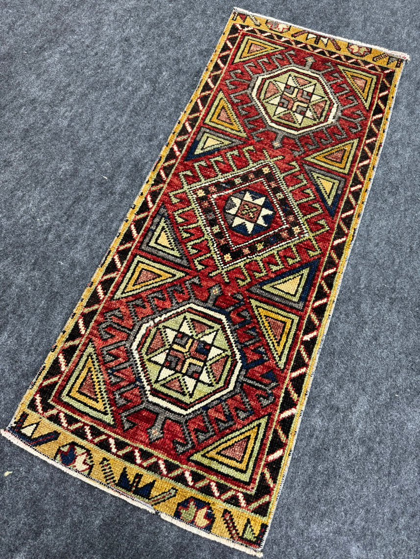 Turkish Yastik Rug 1'5" x 3'6" #23770