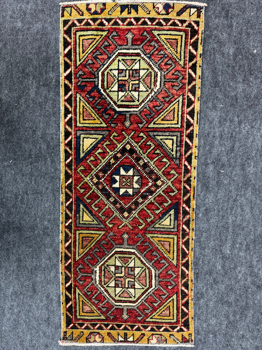 Turkish Yastik Rug 1'5" x 3'6" #23770