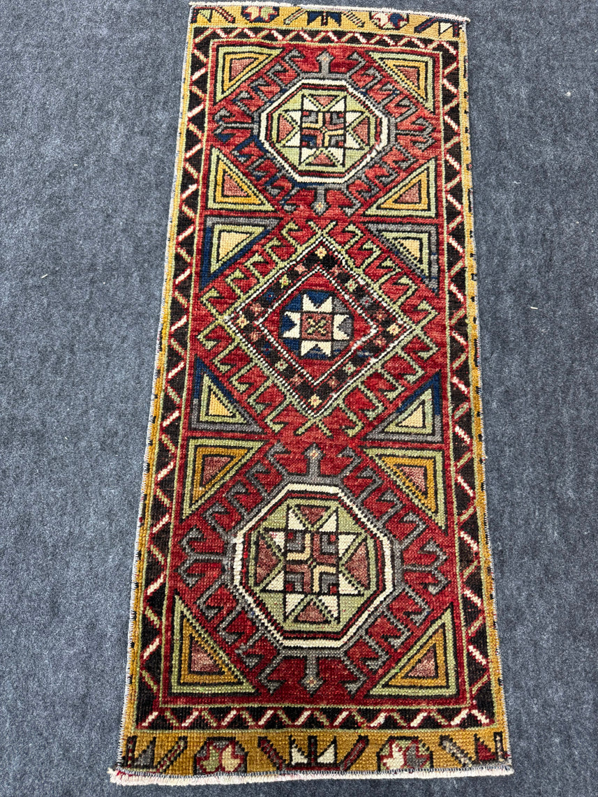 Turkish Yastik Rug 1'5" x 3'6" #23770
