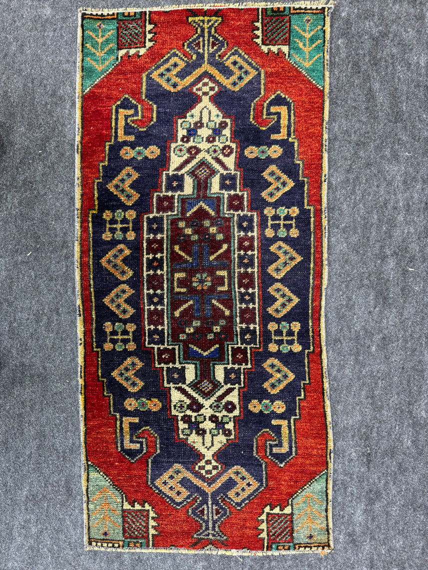 Turkish Yastik Rug 1'5" x 3'1" #23775