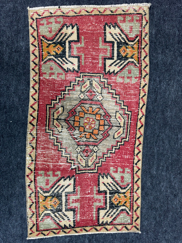 Turkish Yastik Rug 1'7" x 3'1" #23708