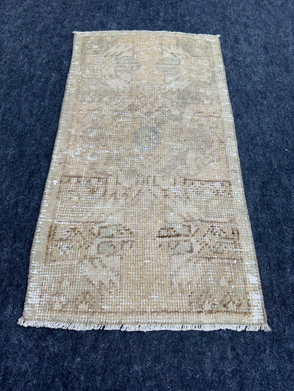 Turkish Yastik Rug 1'5" x 2'8" #23711