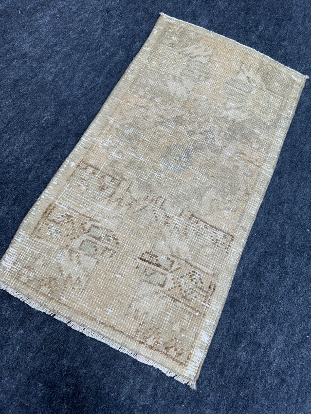 Turkish Yastik Rug 1'5" x 2'8" #23711