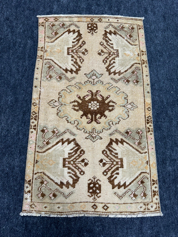 Turkish Yastik Rug 1'7" x 2'8" #23712