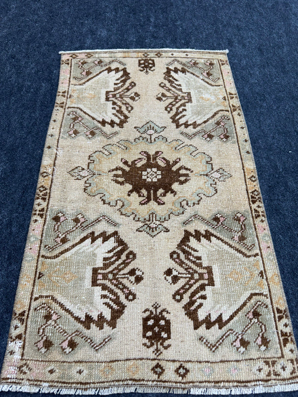 Turkish Yastik Rug 1'7" x 2'8" #23712