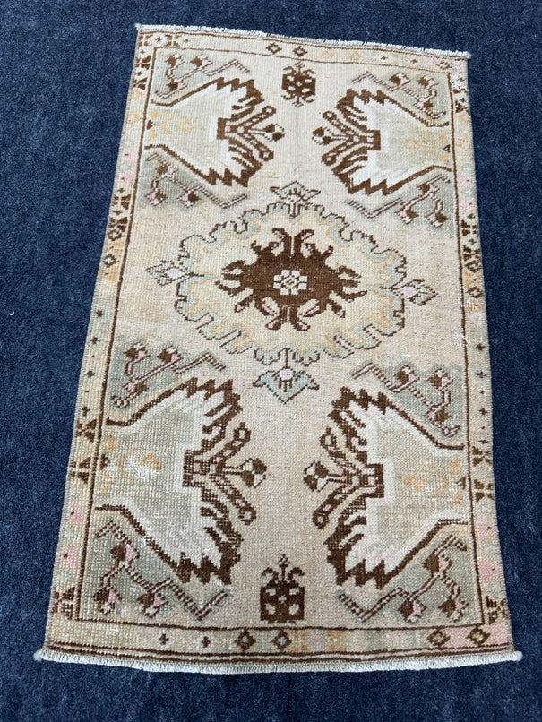 Turkish Yastik Rug 1'7" x 2'8" #23712