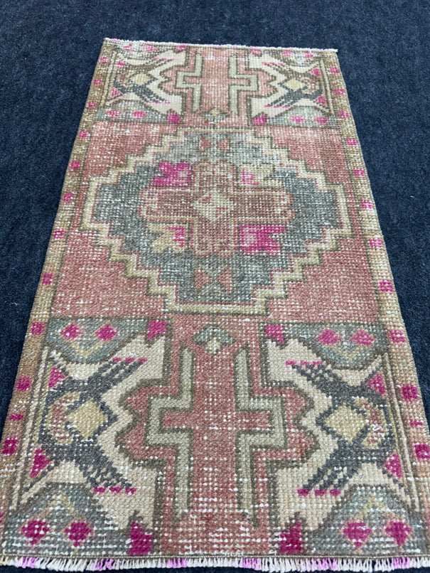 Turkish Yastik Rug 1'7" x 2'11" #23714