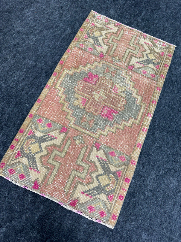 Turkish Yastik Rug 1'7" x 2'11" #23714