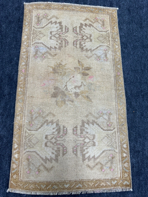 Turkish Yastik Rug 1'5" x 2'8" #23713