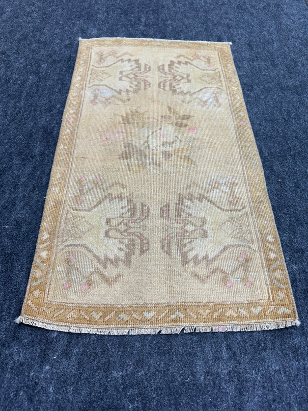 Turkish Yastik Rug 1'5" x 2'8" #23713