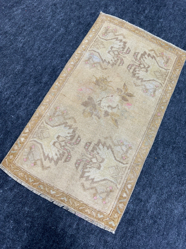 Turkish Yastik Rug 1'5" x 2'8" #23713