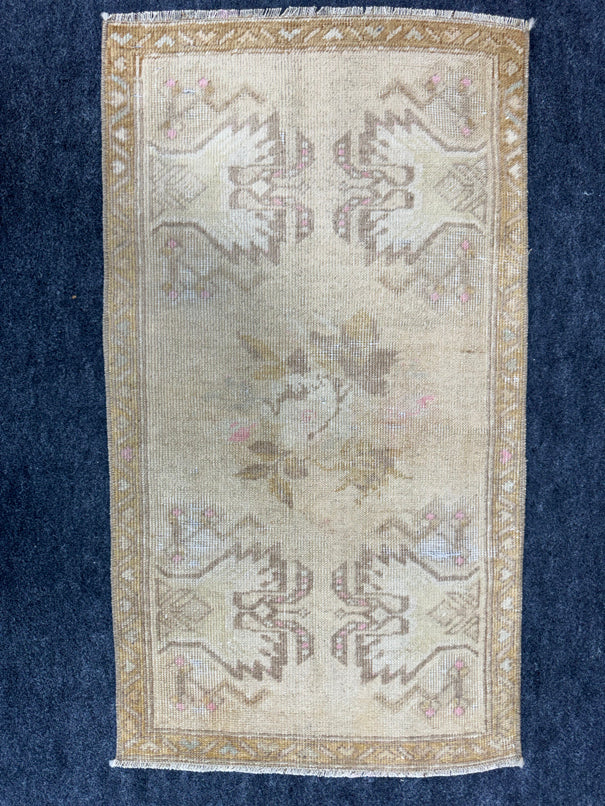 Turkish Yastik Rug 1'5" x 2'8" #23713