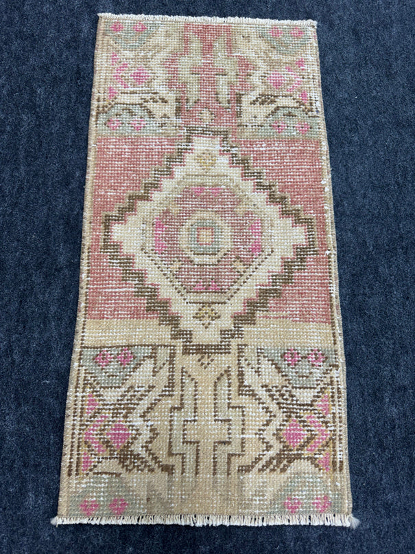 Turkish Yastik Rug 1'4" x 2'9" #23696