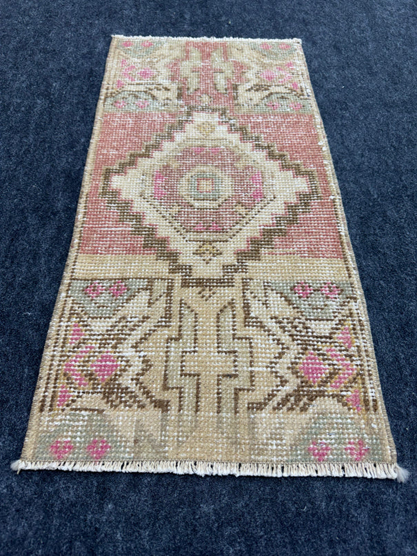 Turkish Yastik Rug 1'4" x 2'9" #23696