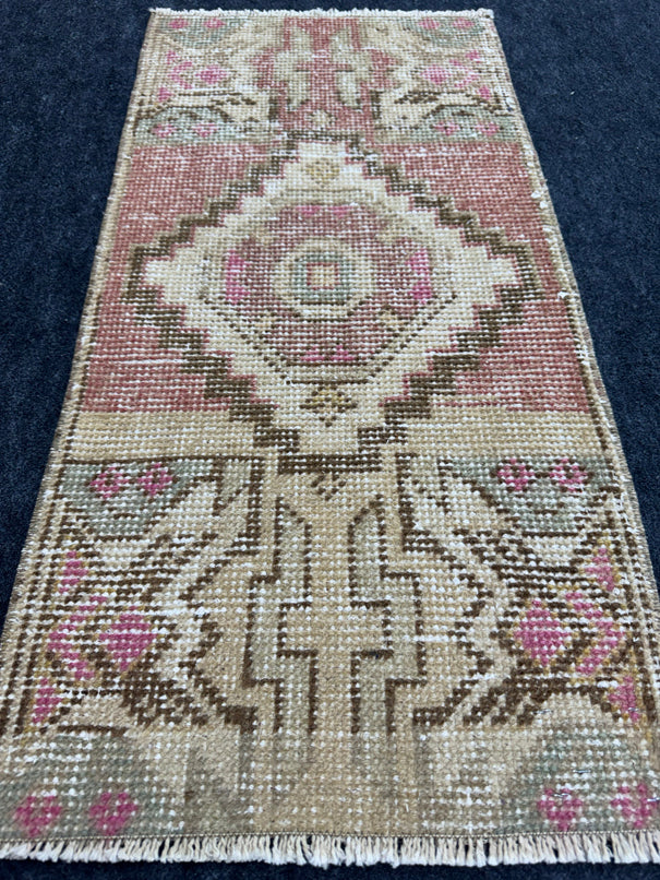 Turkish Yastik Rug 1'4" x 2'9" #23696