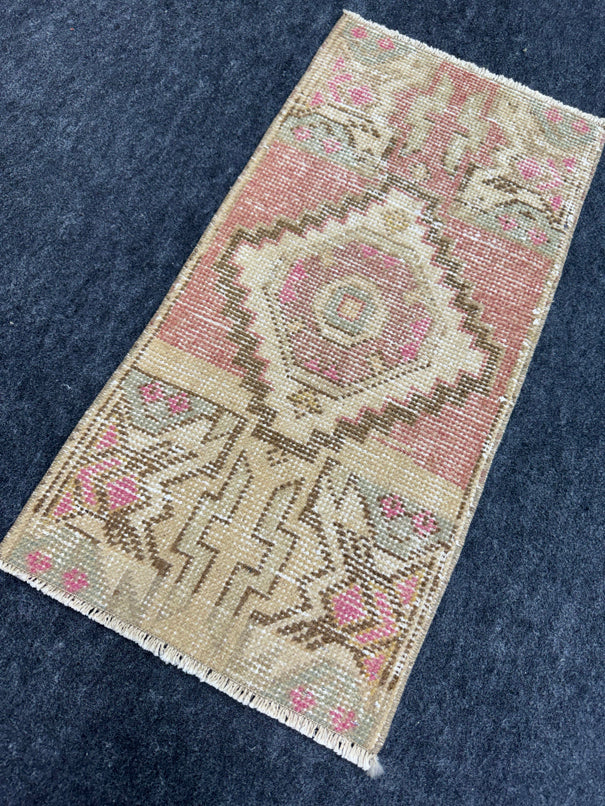 Turkish Yastik Rug 1'4" x 2'9" #23696