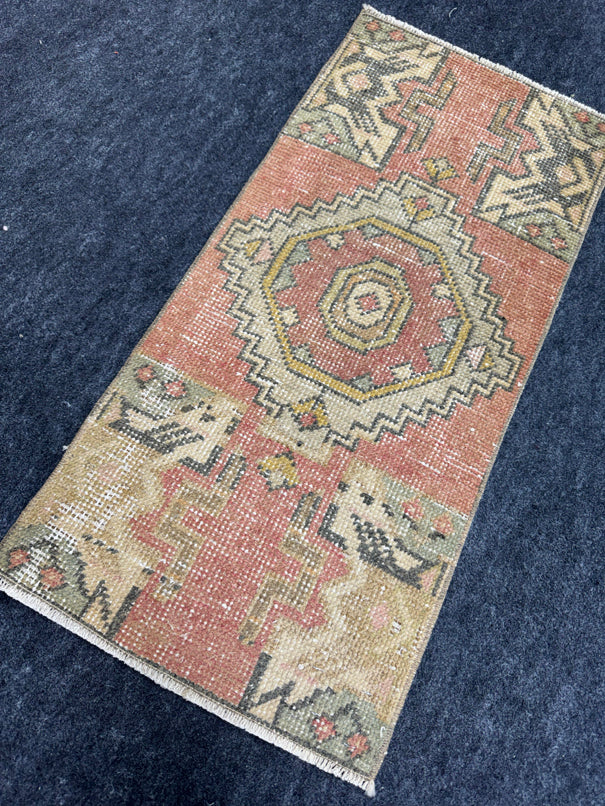 Turkish Yastik Rug 1'4" x 2'11" #23697