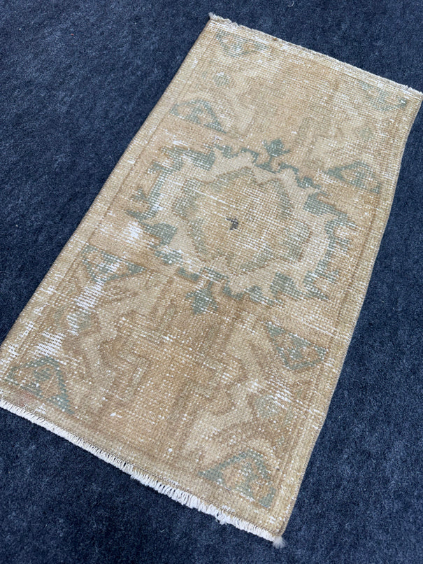 Turkish Yastik Rug 1'6" x 2'9" #23704