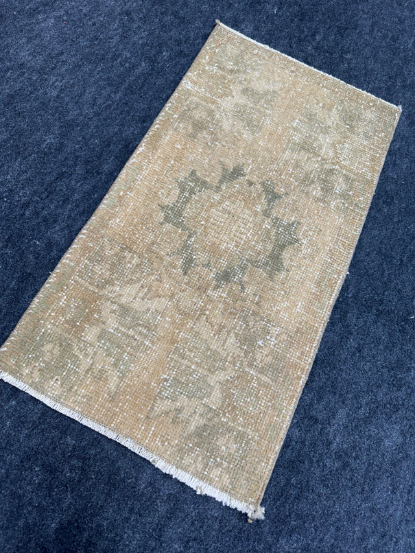 Turkish Yastik Rug 1'6" x 2'9" #23702