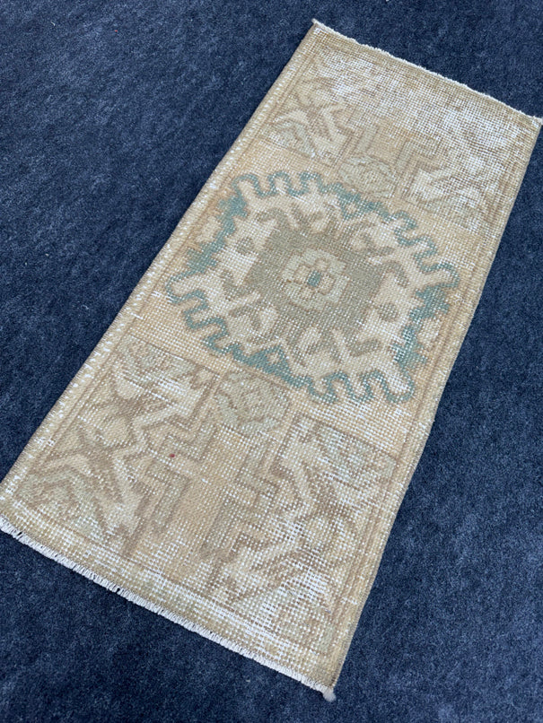 Turkish Yastik Rug 1'5" x 3' #23703