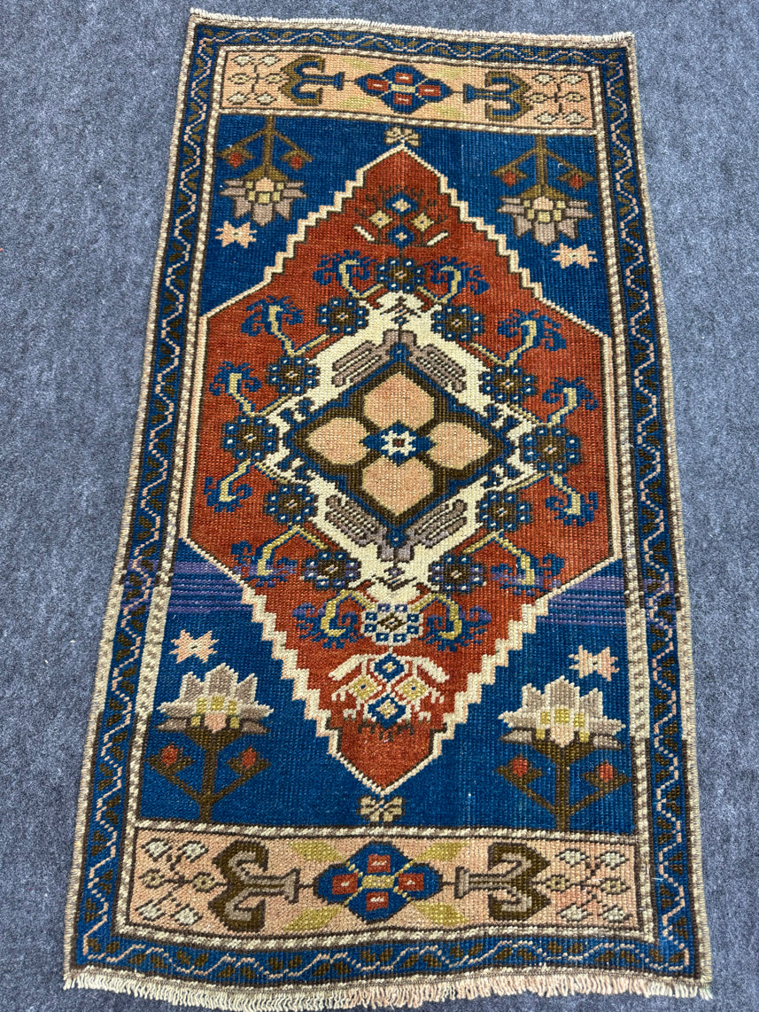 Turkish Yastik Rug 1'9" x 3'4" #23688